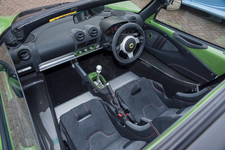 Интерьер Lotus Exige Sport 410 Roadster 2018 года  (UK) (фото 8 из 12)